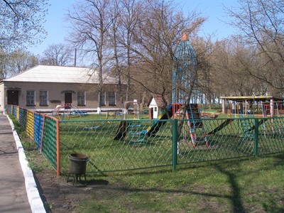 Дитячий майданчик у військовій частині смт. Селещина