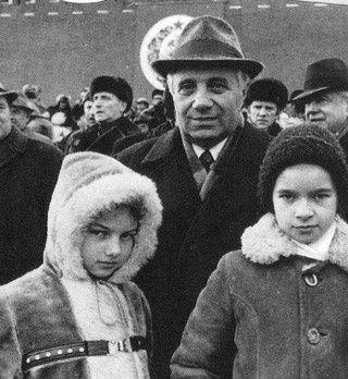 Григорий Григоренко с внуками